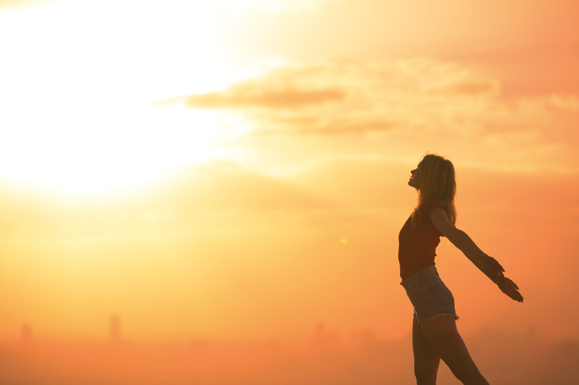 Enjoying up. Картинки современные счастья свободна. Человек радостный. Радость счастье веселье. Enjoying up.